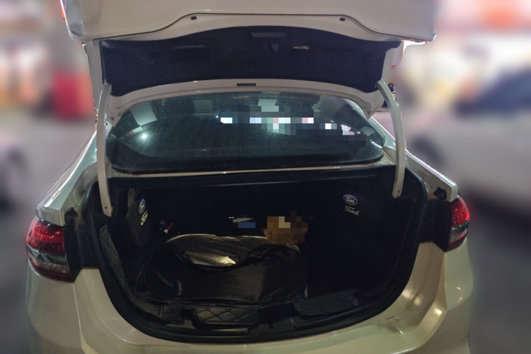 福特 蒙迪欧 2017款 EcoBoost 180 时尚型中控内饰23