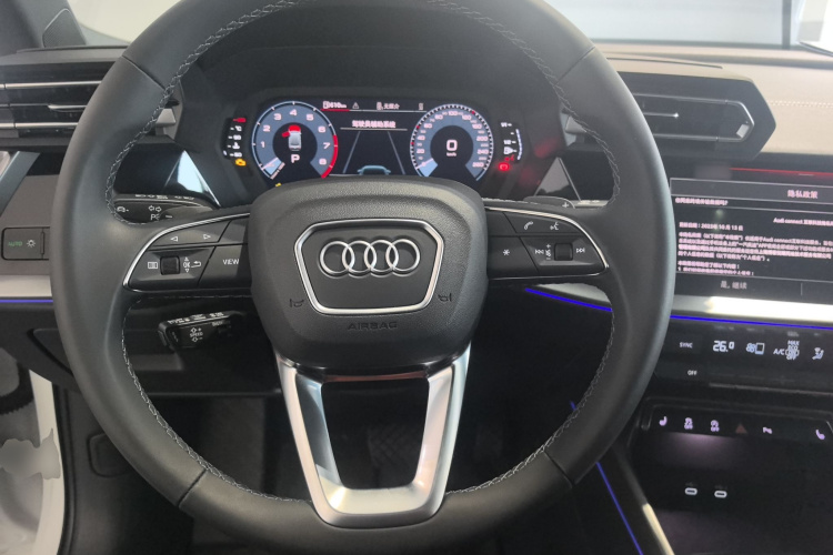 奥迪A3 2025款 A3L Limousine 35TFSI 飞驰尊享型中控内饰13