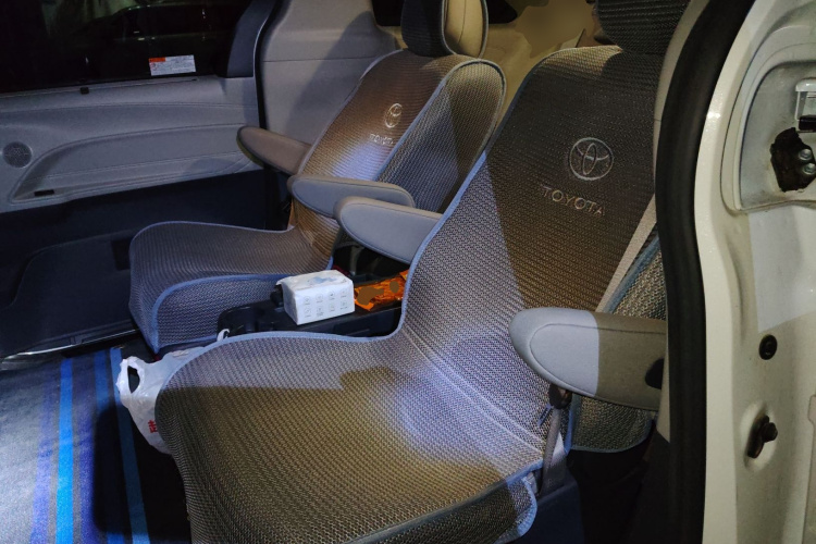 丰田 赛那SIENNA 2023款 2.5L混动 舒适版中控内饰21