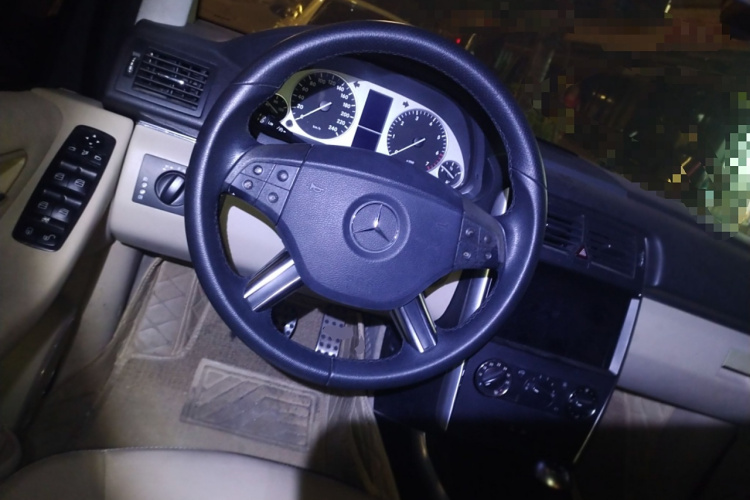 奔驰B级 2009款 B 200 动感型中控内饰13