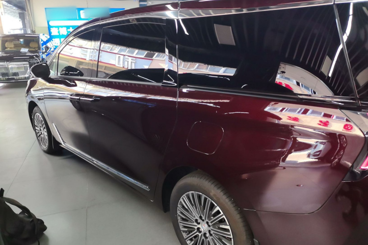 别克GL8新能源 2024款 陆尊 尊享版 7座车身外观4