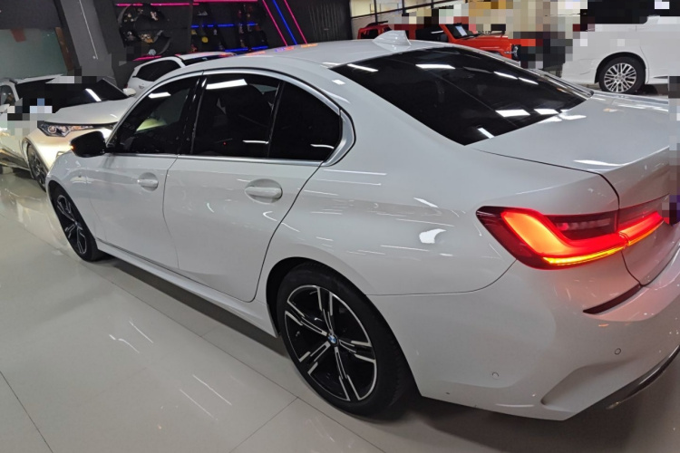 宝马3系 2022款 改款 325i M运动套装车身外观4