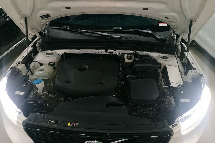 沃尔沃XC40 2021款 T4 四驱智远运动版机舱底盘24