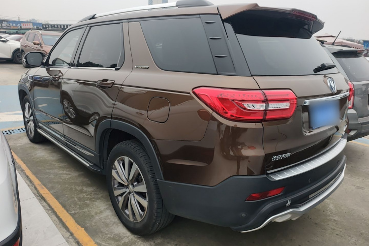 长安CS95 2017款 2.0T 两驱智拓版车身外观4