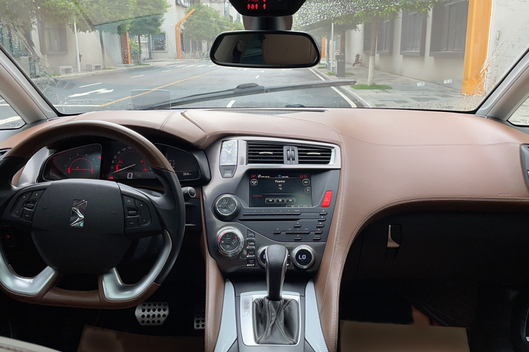 DS 5 2015款 1.8T 尊享版THP200中控内饰7002