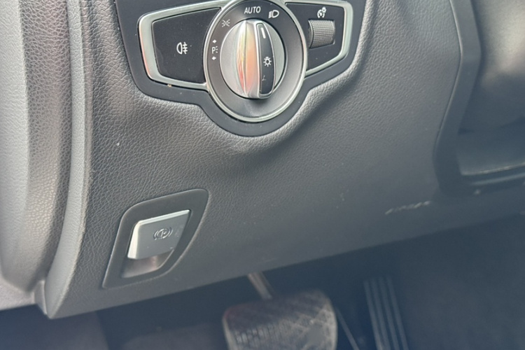 奔驰C级 2021款 C 200 L 时尚型运动版中控内饰7009