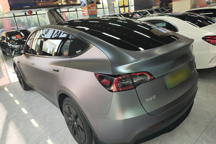 特斯拉 Model Y 2023款 后轮驱动版车身外观4