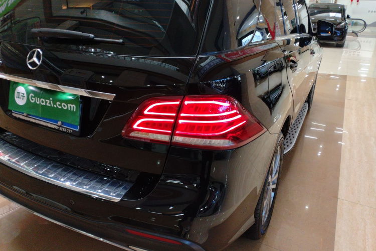 奔驰GLE 2018款 GLE 320 4MATIC 动感型臻藏版车身外观9