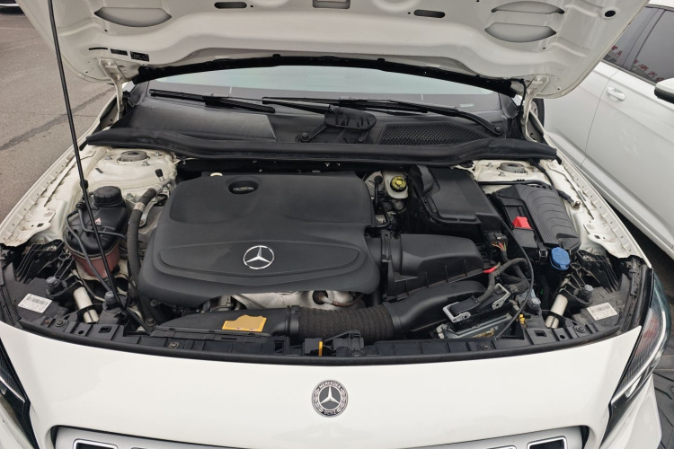 奔驰GLA 2019款 GLA 200 动感型机舱底盘24