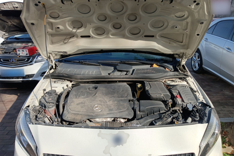 奔驰A级(进口) 2017款 改款 A 200 动感型机舱底盘24