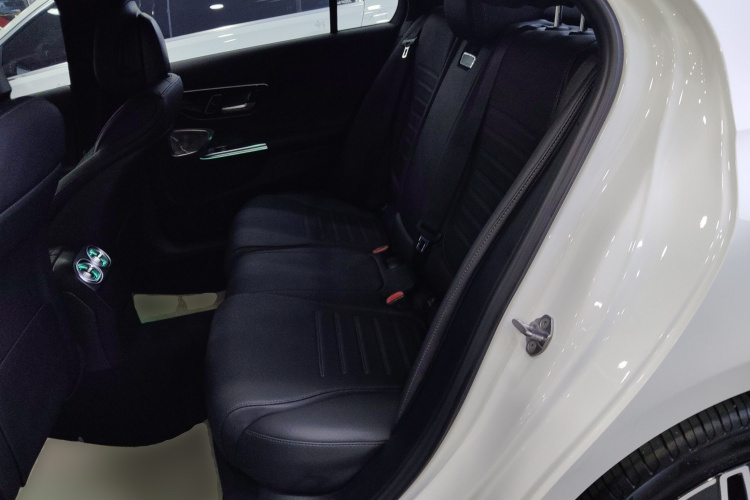 奔驰C级 2023款 改款 C 260 L 皓夜运动版中控内饰21