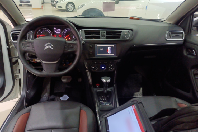 雪铁龙C3-XR 2015款 1.6THP 自动旗舰型中控内饰12