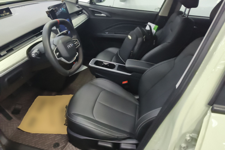 哪吒汽车 哪吒V 2022款 潮 400 Lite中控内饰19