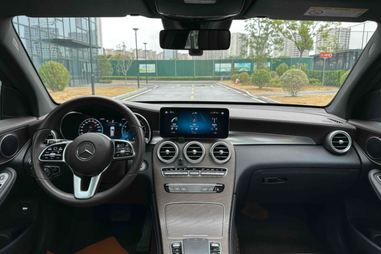 奔驰GLC 2020款 GLC 300 L 4MATIC 动感型中控内饰7004