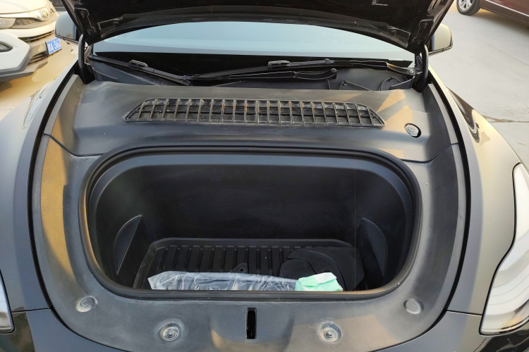 特斯拉 Model Y 2022款 后轮驱动版机舱底盘24