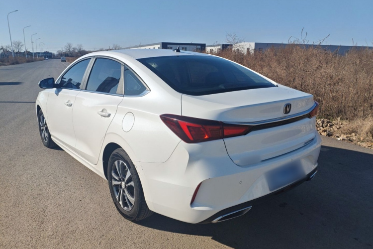 长安 逸动 2022款 PLUS 1.6L GDI CVT豪华型车身外观6006