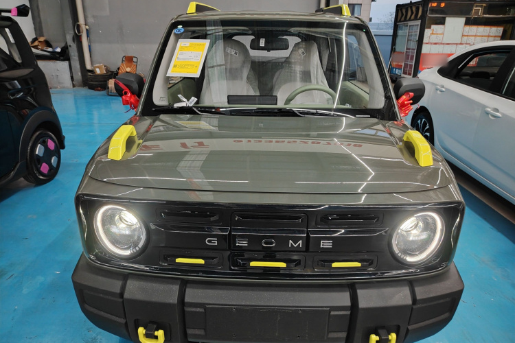 吉利银河 2025款 210km 熊猫骑士车身外观2