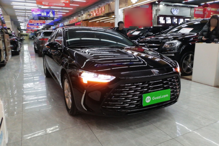 别克 君威 2024款 改款 25T 超享版车身外观3