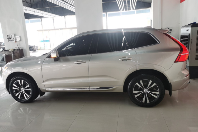 沃尔沃XC60 2024款 B5 四驱智逸豪华版车身外观4