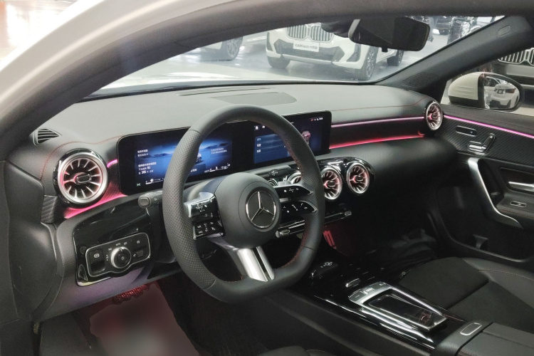 奔驰A级 2024款 改款 A 200 L 时尚型中控内饰12