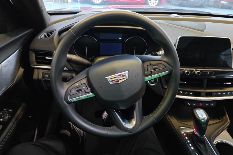 凯迪拉克CT4 2023款 28T 豪华型中控内饰13