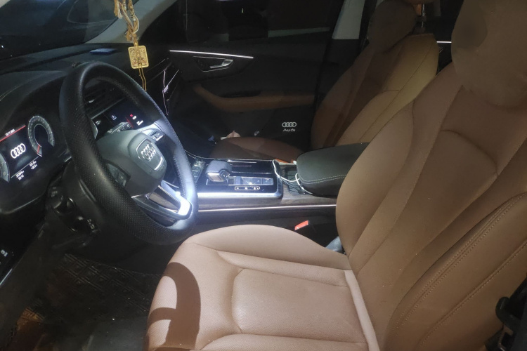 奥迪Q7 2023款 45 TFSI quattro S line运动型中控内饰19