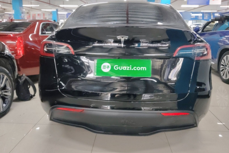 特斯拉 Model Y 2021款 标准续航后驱版车身外观6