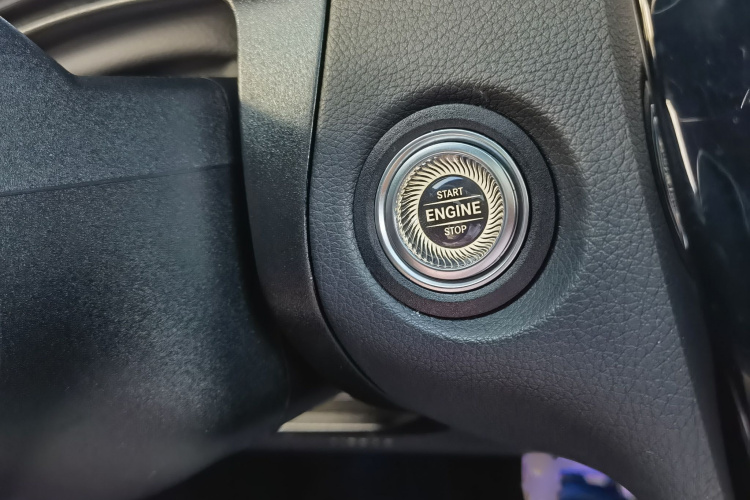 奔驰GLC轿跑 2022款 改款 GLC 260 4MATIC 轿跑SUV中控内饰7010