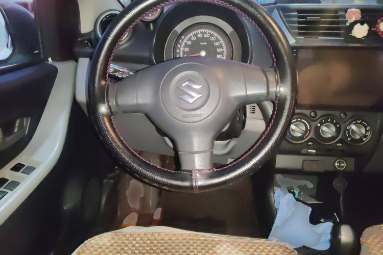 铃木 奥拓 2013款 1.0L 自动豪华型中控内饰13