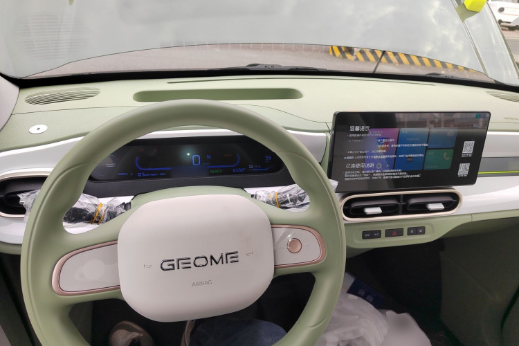 吉利银河 2025款 210km 熊猫骑士中控内饰12