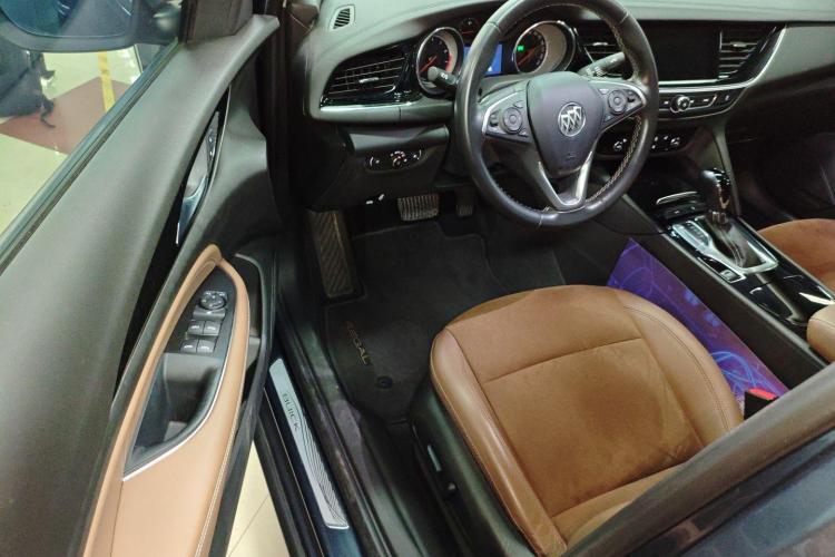 别克 君威 2019款 20T 精英型 国VI中控内饰20