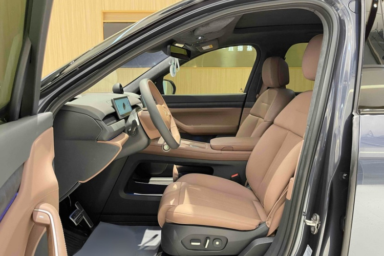 蔚来ES8 2024款 75kWh中控内饰7009