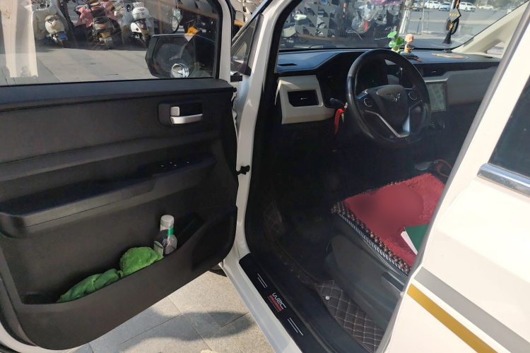 五菱汽车 五菱宏光PLUS 2019款 1.5T 手动舒适型 7座中控内饰20