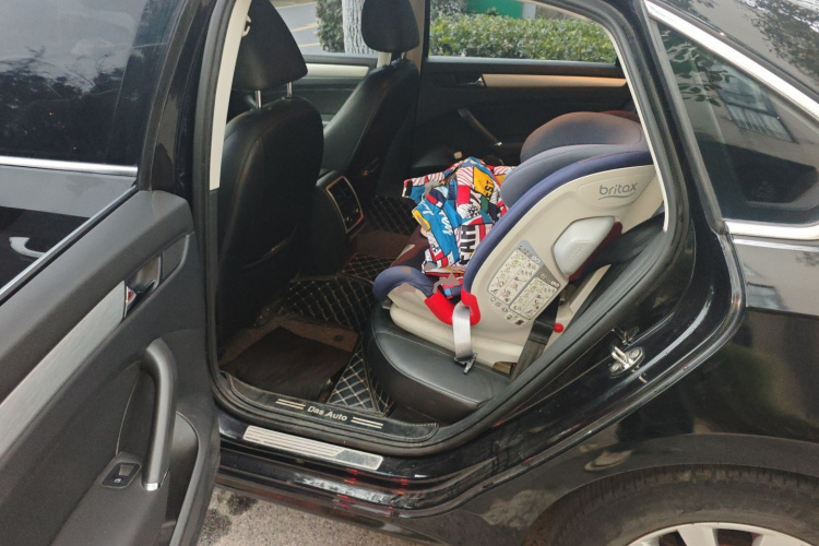 大众 帕萨特 2015款 1.8TSI DSG尊荣版中控内饰21