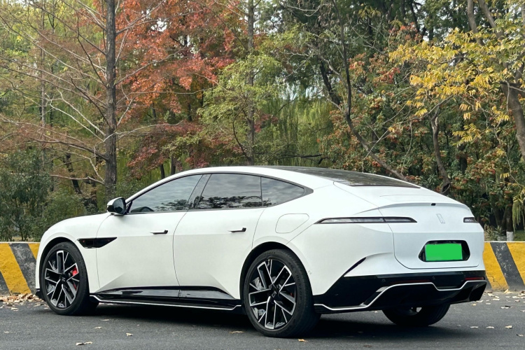 阿维塔12 2024款 700 三激光后驱奢享版车身外观6004