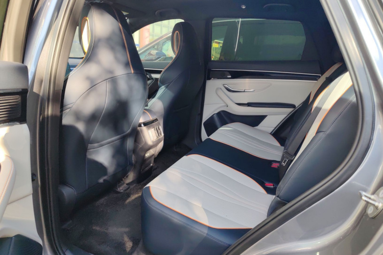 比亚迪 宋PLUS新能源 2021款 DM-i 51KM 尊荣型中控内饰7004