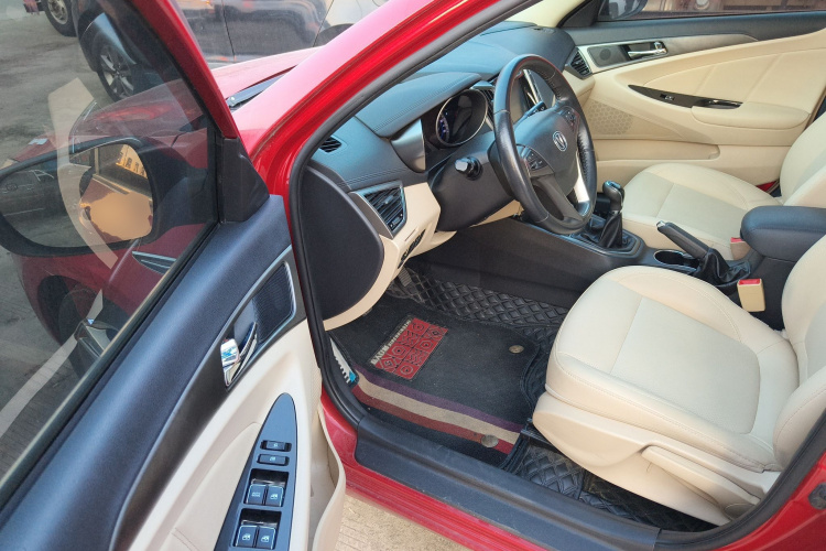 长安 逸动 2016款 1.6L 手动风尚型中控内饰20