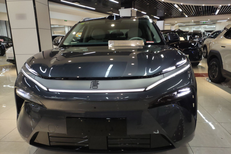 比亚迪 唐L 2025款 EV 600KM四驱激光雷达旗舰型车身外观2