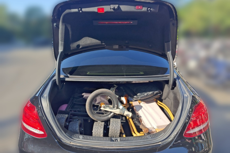 奔驰E级 2017款 E 300 L 豪华型局部细节23