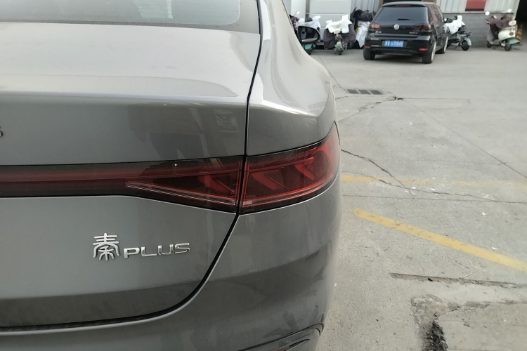 比亚迪 秦PLUS 2023款 冠军版 DM-i 55KM领先型车身外观9