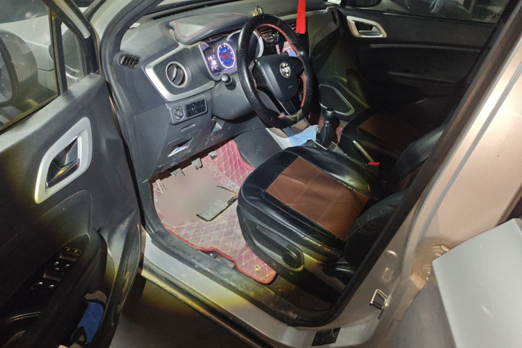 中华V3 2015款 1.5L 手动舒适型中控内饰20