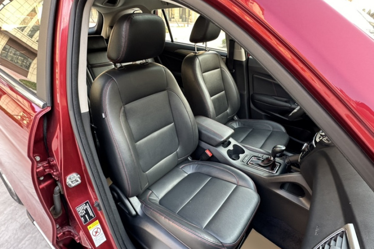 长安CS75 2015款 1.8T 自动四驱精英型 国V中控内饰7004