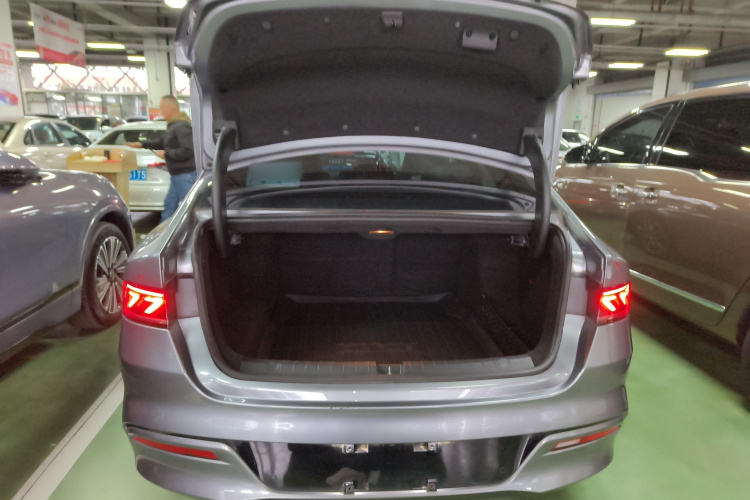 比亚迪 秦PLUS 2021款 DM-i 120KM 旗舰型机舱底盘23