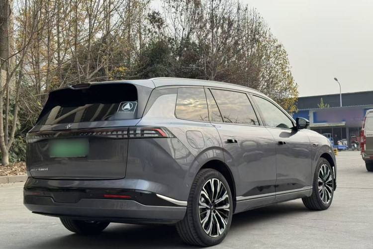 东风奕派 eπ008 2026款 六座纯电家享版车身外观6005