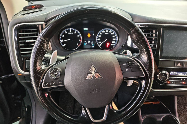 三菱 欧蓝德 2016款 2.4L 四驱豪华版 7座局部细节13