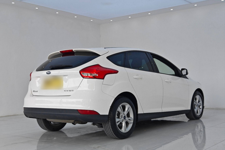 福特 福克斯 2018款 两厢经典 1.6L 自动舒适型智行版车身外观6005