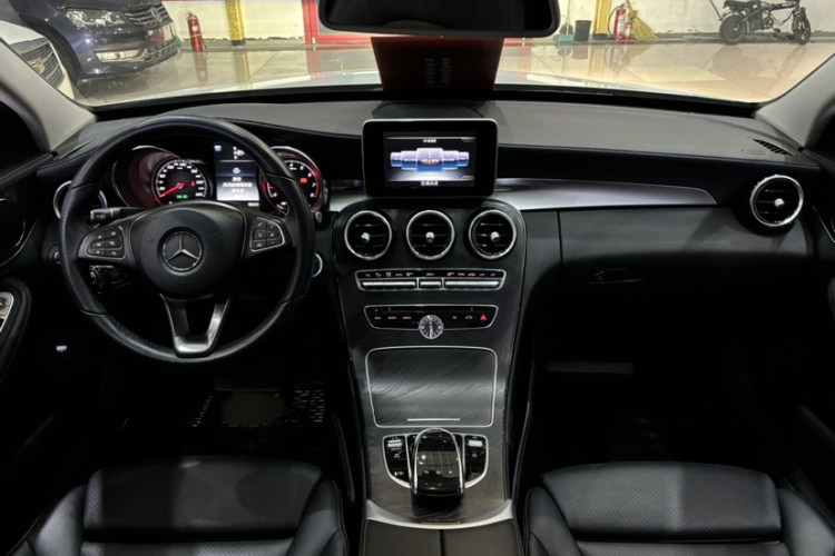 奔驰C级 2017款 改款 C 180 L 动感型运动版中控内饰7004