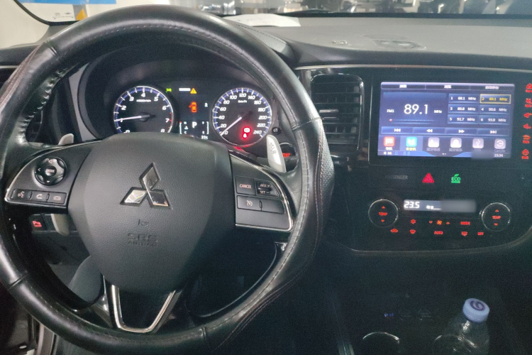 三菱 欧蓝德 2016款 2.4L 四驱精英版 5座中控内饰12