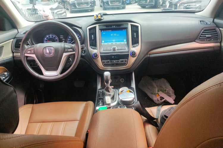 长安CS95 2017款 2.0T 两驱智途版中控内饰12