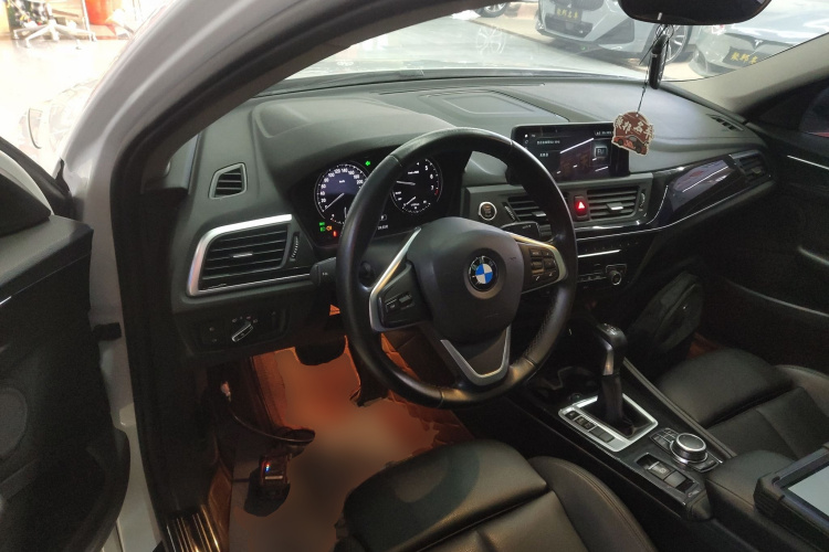 宝马1系 2018款 118i 设计套装型中控内饰12